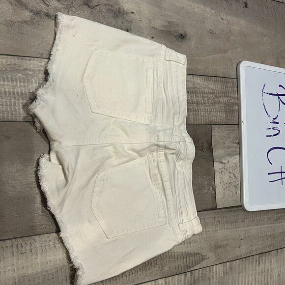 5/$20 GAP Hadley shorts size 4 white bin CH - Picture 2 of 7